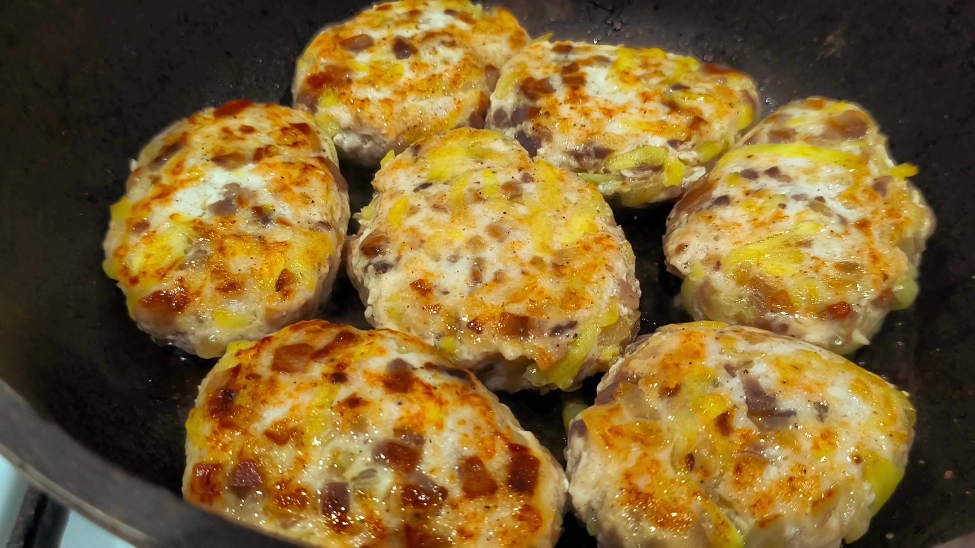 Сочные Куриные Котлеты с Грибами. Рецепты с КБЖУ. Всего 133 ккал.