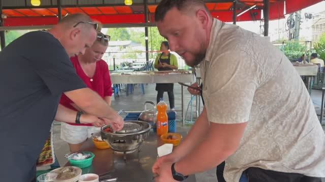 ГДЕ ПОЕСТЬ на ПХУКЕТЕ В ТАИЛАНДЕ ДЁШЕВО И МНОГО? МОРЕПРОДУКТЫ БЕЗЛИМИТ ИЛИ ХАЛЯВА  за 300 БАТ! КРАБЫ