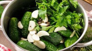 Малосольные огурцы быстрого приготовления в кастрюле