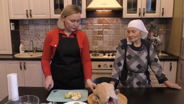 ЗАПЕКАЕМ ГУСЯ С БАБУШКОЙ НАСТЕЙ! смотреть онлайн