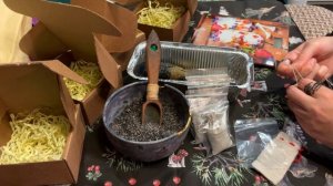 БОЛОТНАЯ СВЕЧА и ЧЕТВЕРГОВАЯ СОЛЬ в льняных мешочках ручной работы.