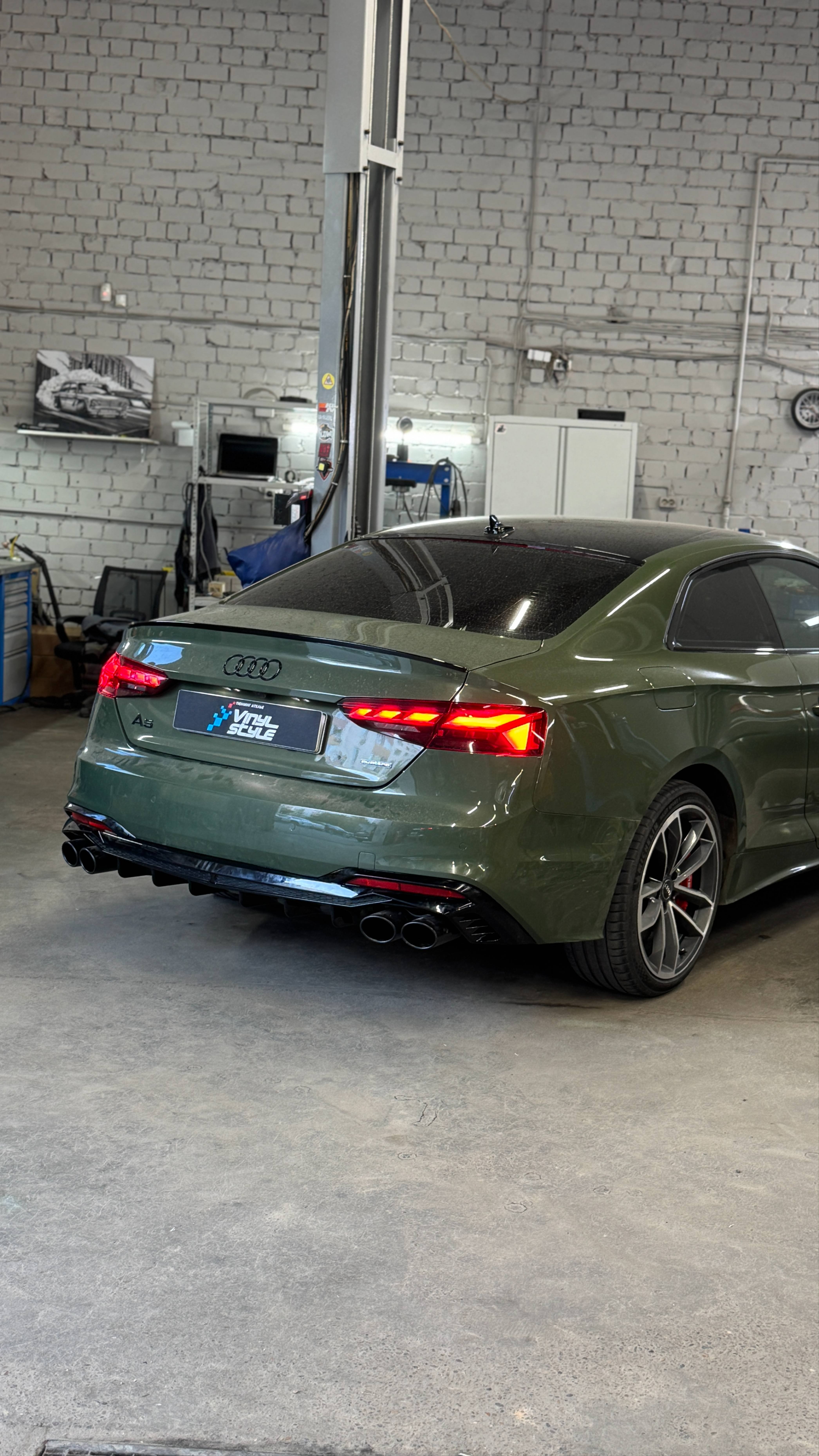 На Audi A5 заменили задний диффузор установили насадки и сделали управляемый выхлоп на заслонке