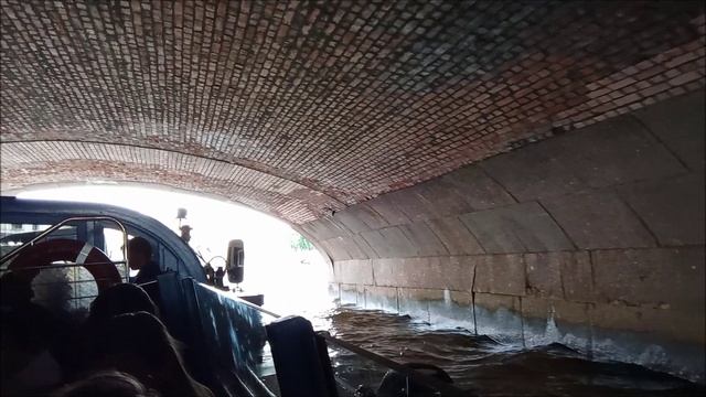 Прогулка по Неве и каналам Санкт Петербурга