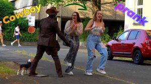 Прикол с памятником: на лицо ужасный, добрый внутри!