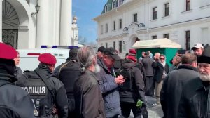 Попытка захвата Почаевской Лавры: появились кадры штурма монастыря на западе Украины