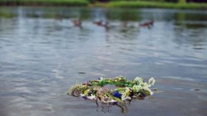 Венок по ночной воде -2 (НеЙРоСЕТЬ)