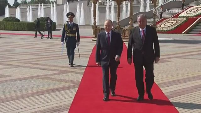 Церемония официальной встречи Президента России Президентом Таджикистана Эмомали Рахмоном.