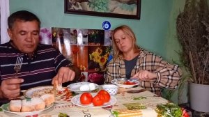 Жизнь в деревне. Накормила до отвалу