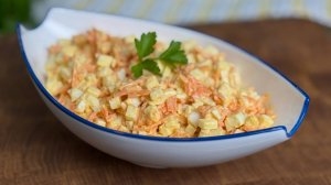 Самый простой салат из 3-х основных компонентов, который и на праздничный стол поставить не стыдно