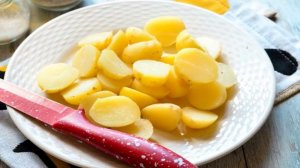 Немецкий салат с копченой колбасой