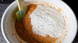 Морковные оладьи с сырным соусом