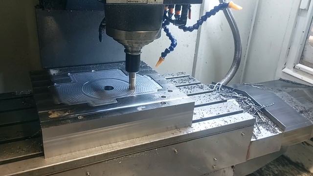 Фрезеровка элемента пресс-формы на ЧПУ станке