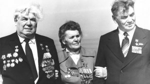 1985 ЧУВАШИЯ, ГЕРОИ СОВЕТСКОГО СОЮЗА  ЗОЯ ПАРФЕНОВА И АЛЕКСАНДР КОЧЕТОВ