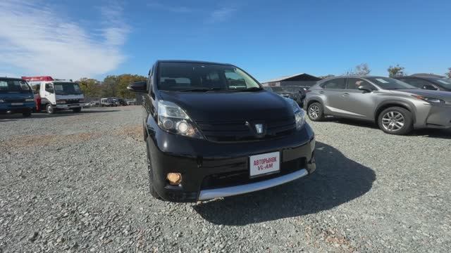 Toyota Isis, 2013 год - бензин, 1.8 л, вариатор, 4WD,Владивосток