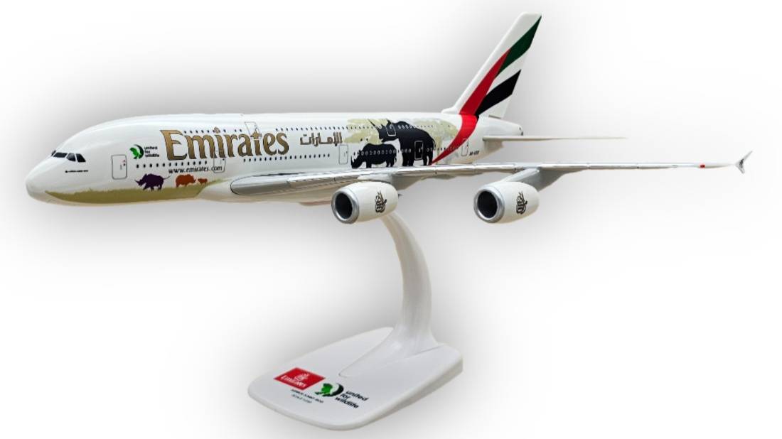 Модель самолета Airbus A380 Emirates 