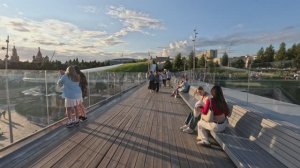 Вдохновляющая прогулка по парку Зарядье — зелёный оазис в центре Москвы