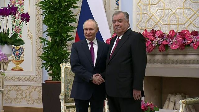 Началась встреча Владимира Путина с Президентом Республики Таджикистан Эмомали Рахмоном, 9 октября