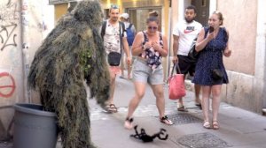 EPIC BUSHMAN PRANK, SHE ALMOST FELL DOWN.