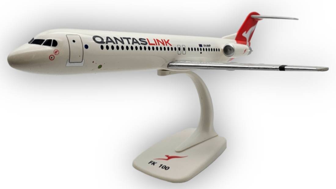 Модель самолета Fokker 100 Qantas Link 1:100