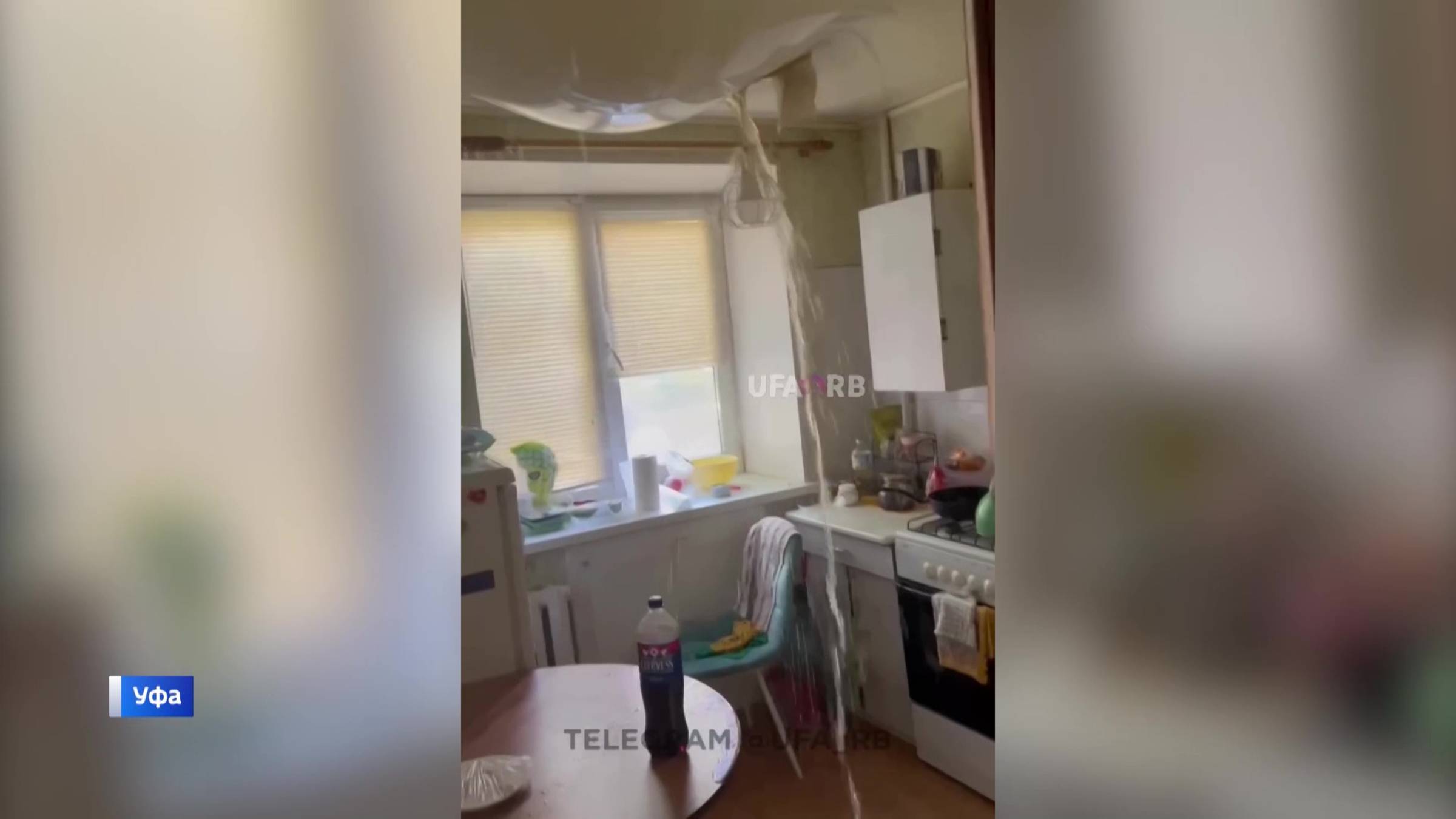 Последствия потопа в квартире в Уфе сняли на видео