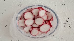 Малосольная редиска