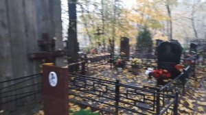 Осень. Кладбище на окраине Твери