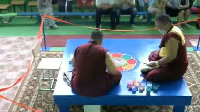 Мандала Зеленой Тары построеная в Улан-Холе(8-12 июня 2016) 08.06.2016 часть 5