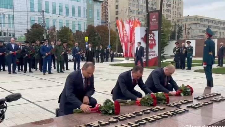Вениамин Кондратьев возложил цветы у Вечного огня в День освобождения Кубани