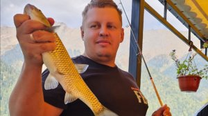 Рыбалка на голавля и форель на озере Рица в Абхазии. Клюёт даже на хлеб на поплавочку в обед. Шок