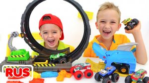 Ребята играют с Hot Wheels Monster Truck! Видео от Влада и Ники!