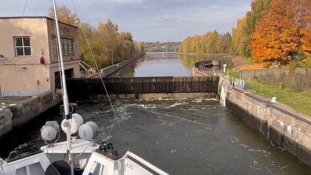 Шлюзование теплохода 