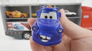 Разные игрушечные машинки