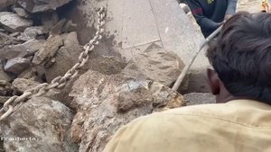 Строительство, дробление щебёнки