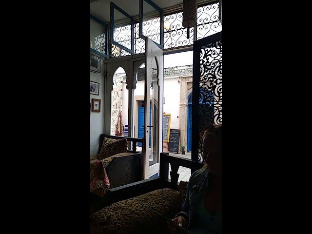 Эс-сувэйра. Кафе