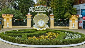 Прогулка по парку Ривьера в Сочи.