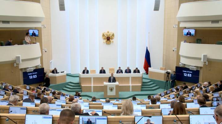 В Совфеде предложили закончить налоговый эксперимент для самозанятых в 2026 году