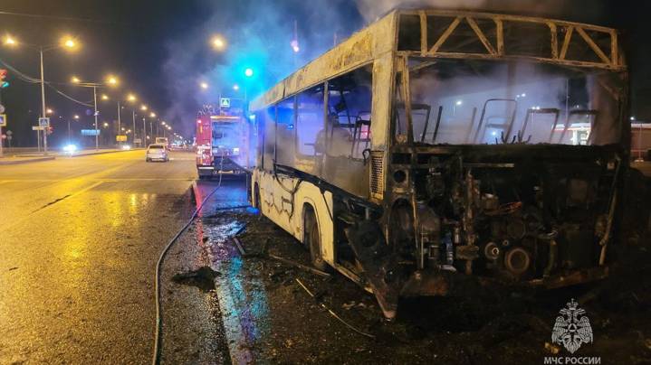 В Самаре загорелся пассажирский автобус