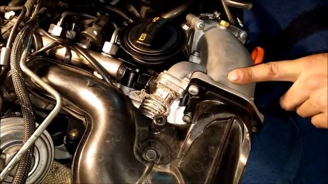 #017 снятие верхней части впускного коллектора Audi VW 3.0TDI