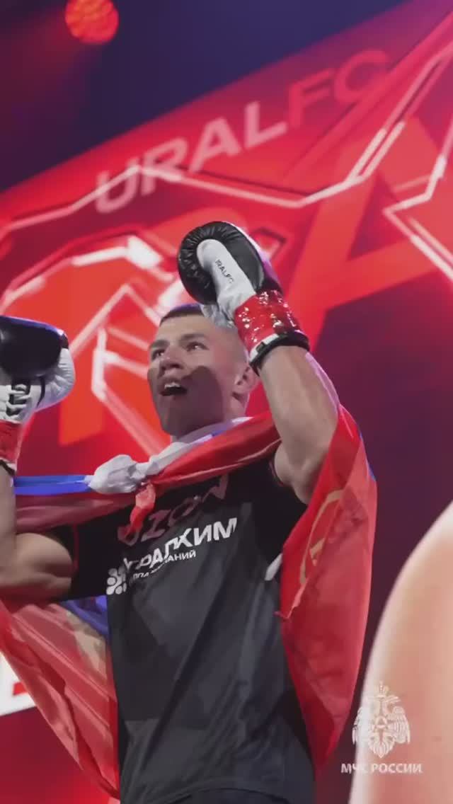 Он борется не только с пожарами, но и с соперниками! смотреть онлайн