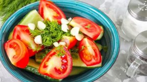 Малосольные огурцы и помидоры