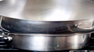 Малиновые меренги с шоколадом