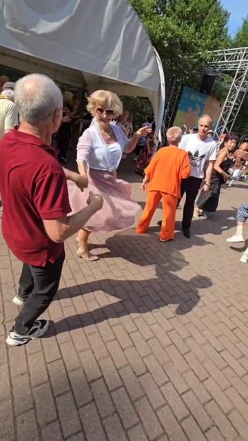 СОКОЛЬНИКИТанцуют Елена Прекрасная и Владимир!!!!