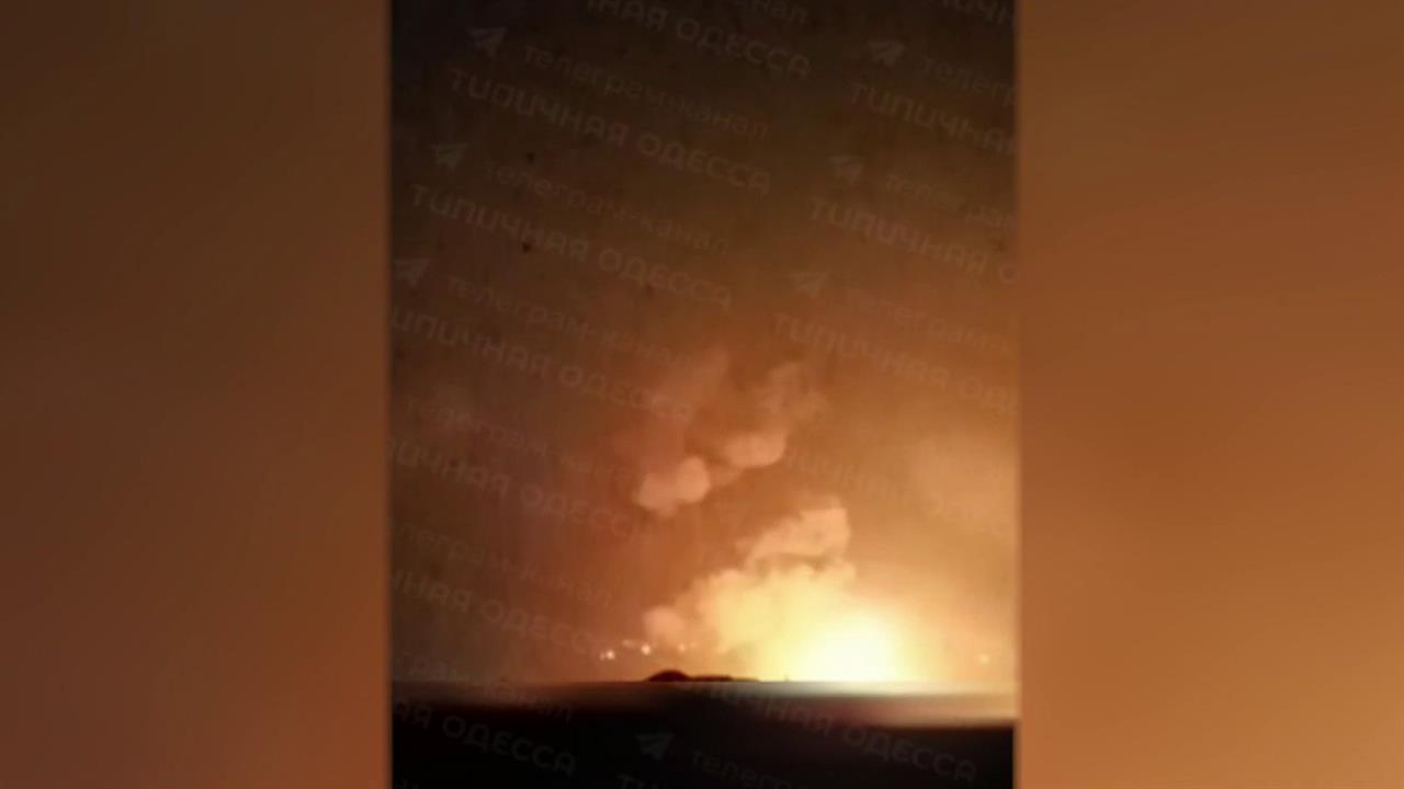 Десятки взрывов прогремели в портах Одессы и области