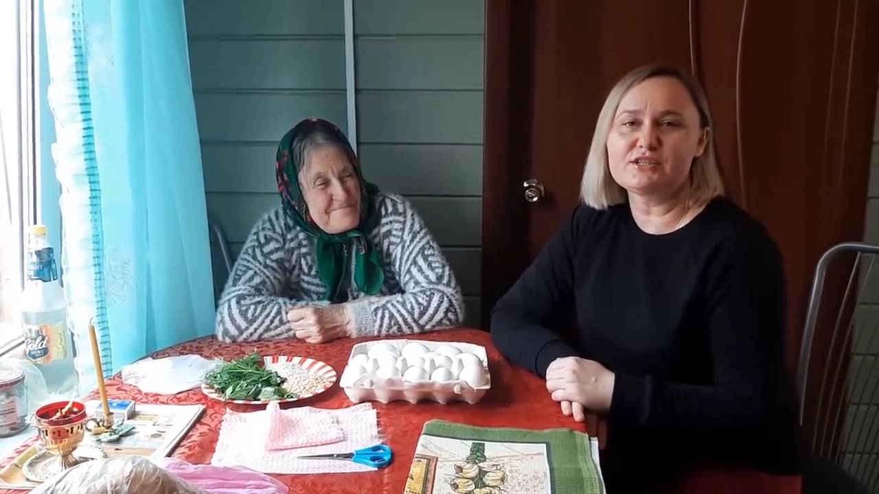 ЖАННА И АННА МИХАЙЛОВНА КРАСЯТ ЯЙЦА!!!
