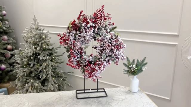 Декоративный венок ЛЕСНОЕ ВЕЛИКОЛЕПИЕ с шишками и ягодами, заснеженный, хвоя 100% литая PE, 682850