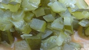 Салат с рисом и солеными огурцами