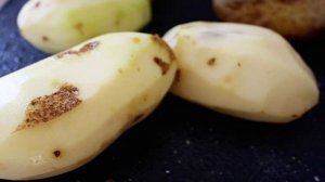 Новогодняя закуска из сыра и картофеля