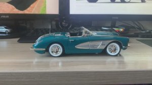 Обзор модели Chevrolet Corvette 1958 в масштабе 1:18 от Motormax