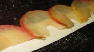 Розочки из яблок