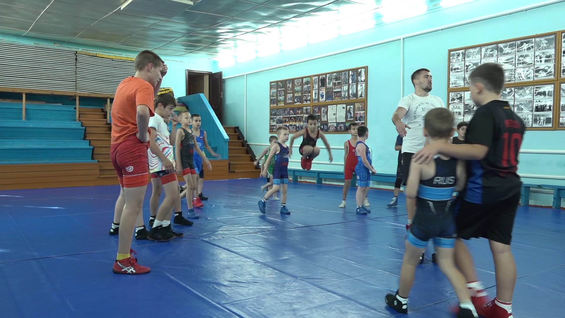 Золото и бронза - в Батайске, в Новосибирске - серебро